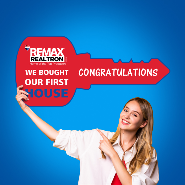 Closing Keys Signs - REMAX REALTRON